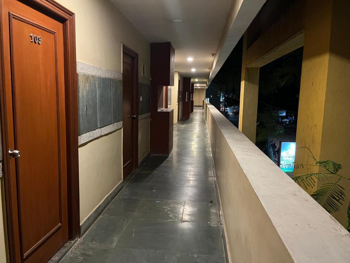 טירופאטי Asr Guesthouse מראה חיצוני תמונה