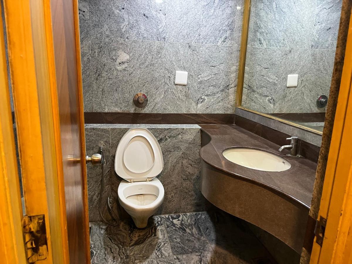 טירופאטי Asr Guesthouse מראה חיצוני תמונה