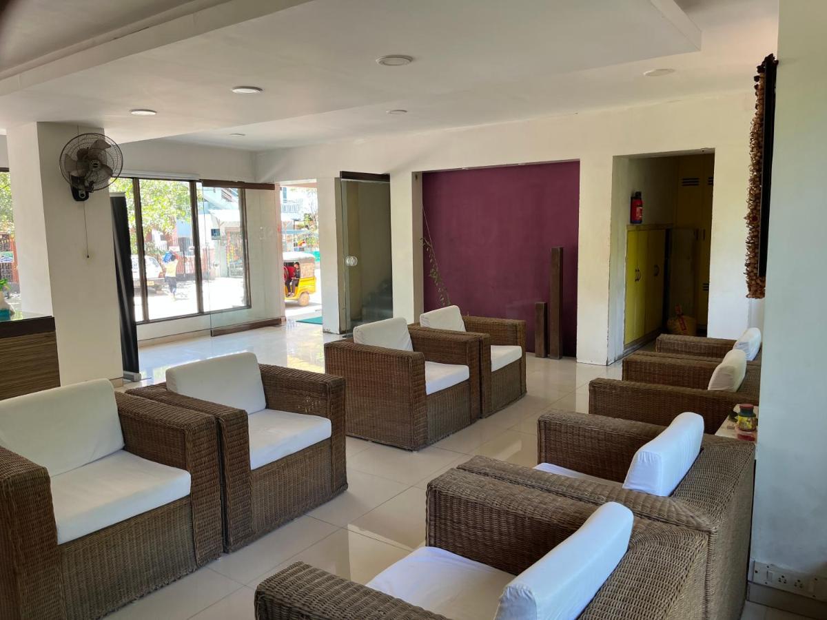 טירופאטי Asr Guesthouse מראה חיצוני תמונה